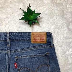 levi distressed denim shorts